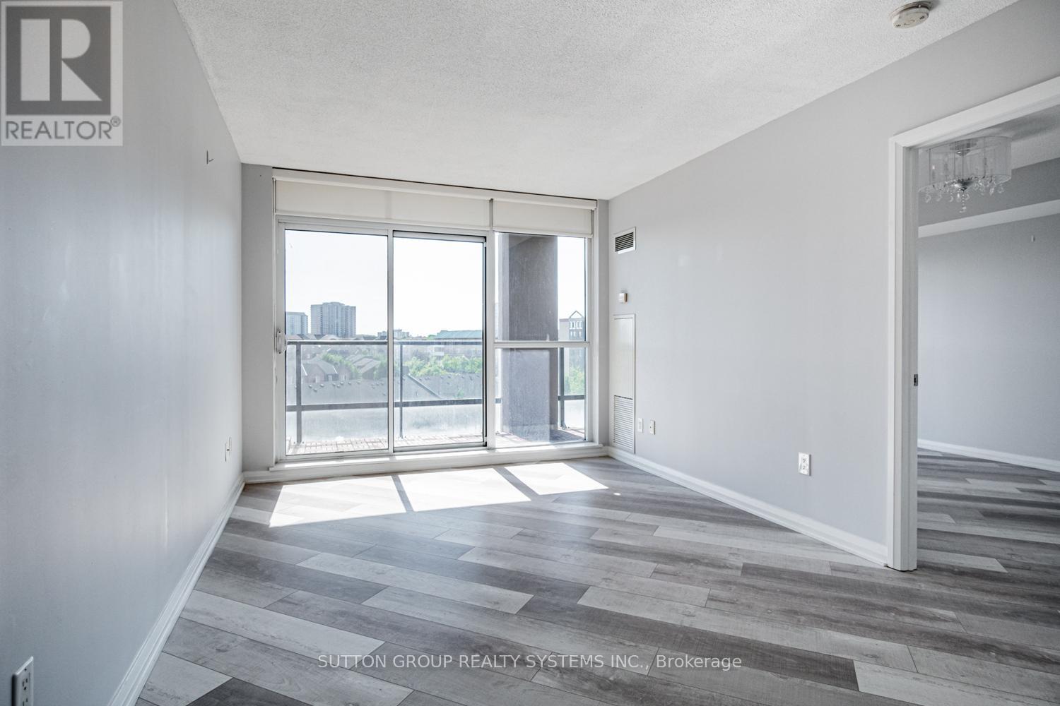Photo 10 of 608 220 Forum Drive, Mississauga ON