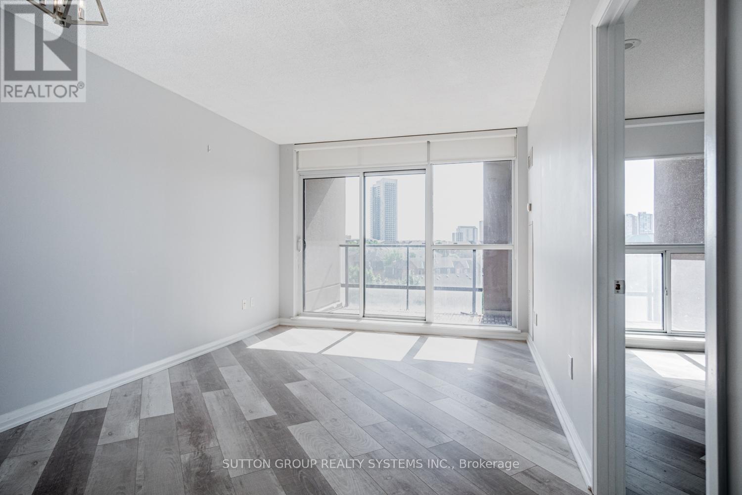 Photo 9 of 608 220 Forum Drive, Mississauga ON
