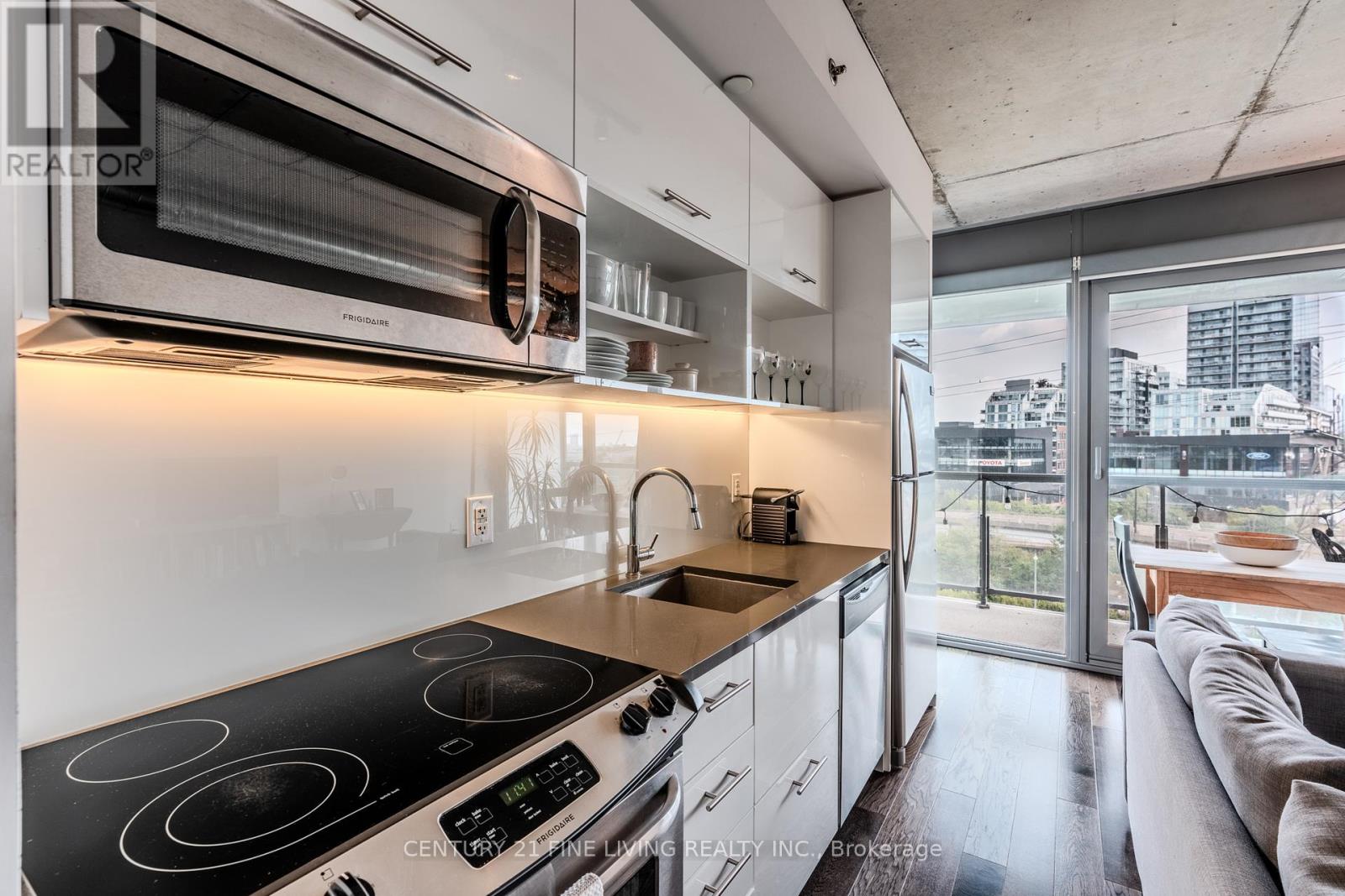 Photo 10 of 605 32 Trolley Crescent, Toronto ON