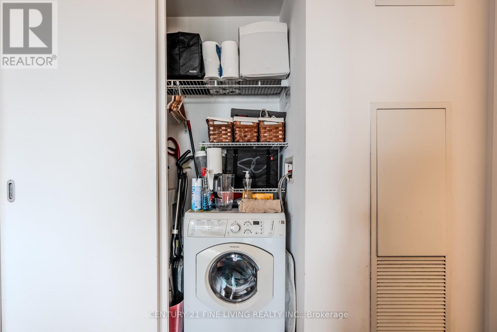 Photo 12 of 605 32 Trolley Crescent, Toronto ON