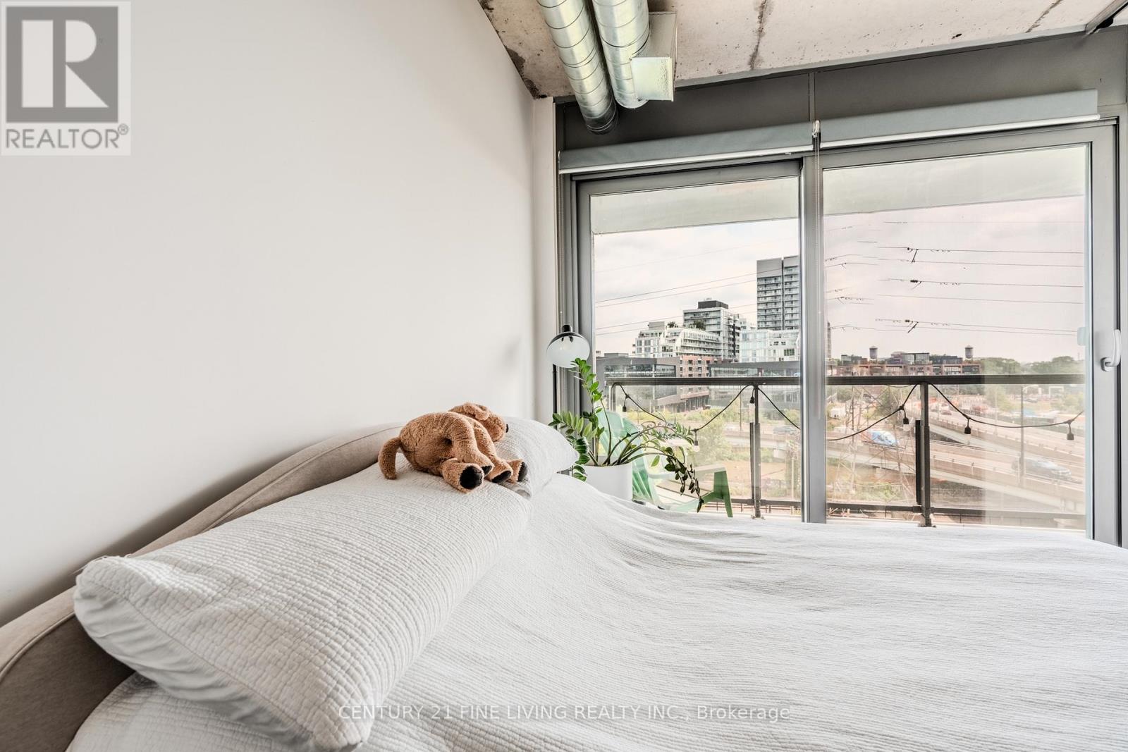 Photo 18 of 605 32 Trolley Crescent, Toronto ON