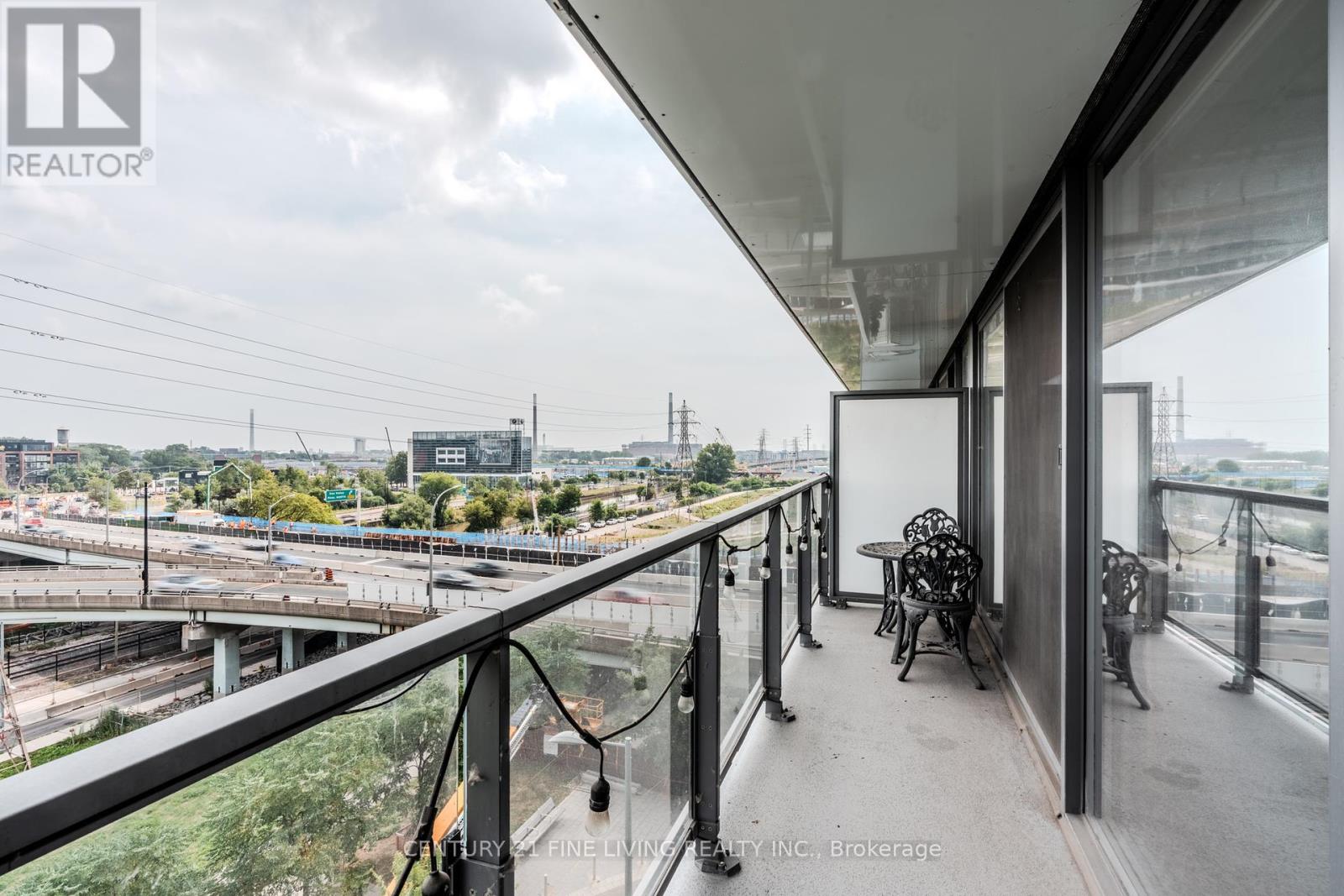 Photo 20 of 605 32 Trolley Crescent, Toronto ON