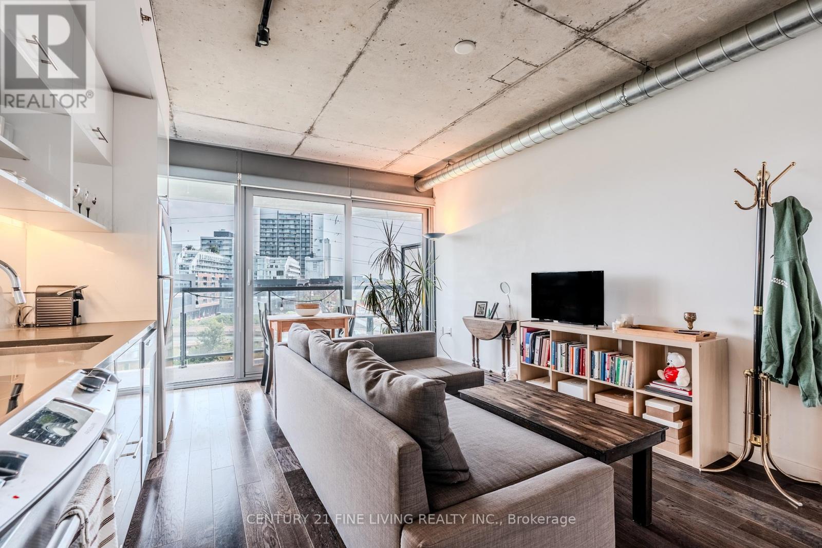 Photo 6 of 605 32 Trolley Crescent, Toronto ON