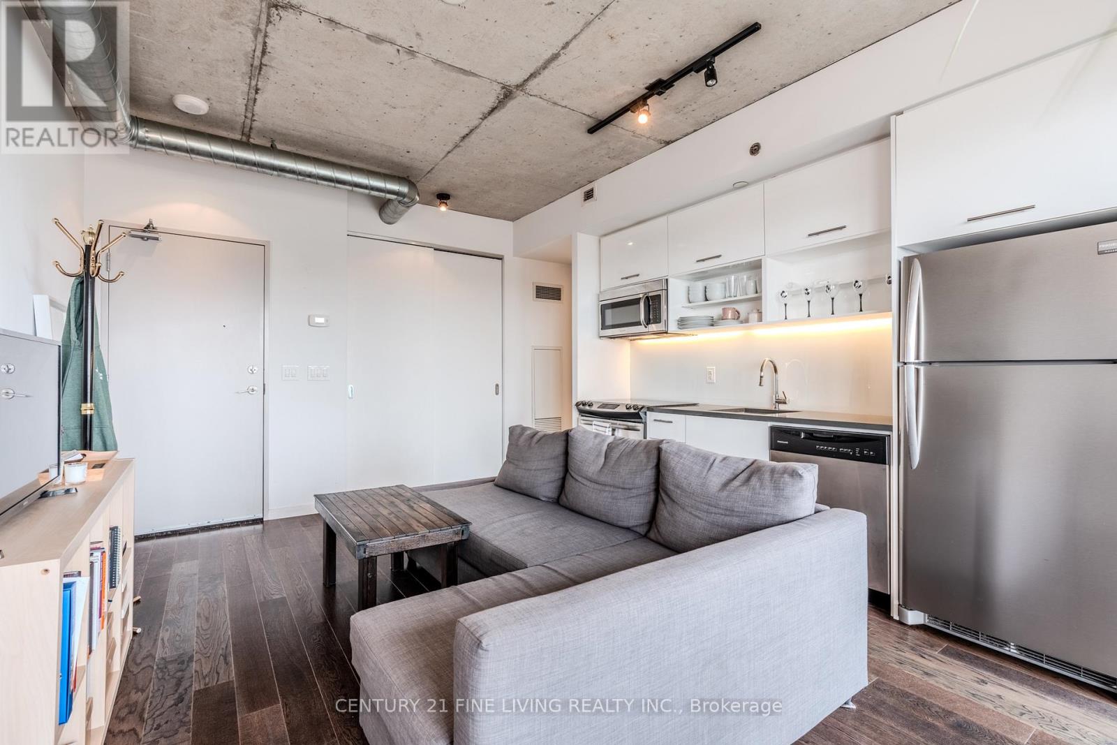 Photo 8 of 605 32 Trolley Crescent, Toronto ON