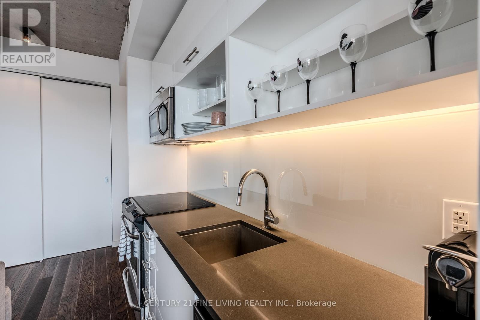 Photo 9 of 605 32 Trolley Crescent, Toronto ON