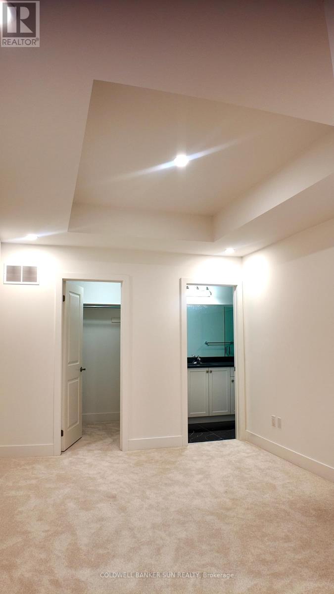 Photo 13 of 25 Waterside Way, Whitby ON