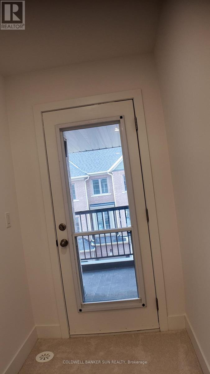 Photo 16 of 25 Waterside Way, Whitby ON