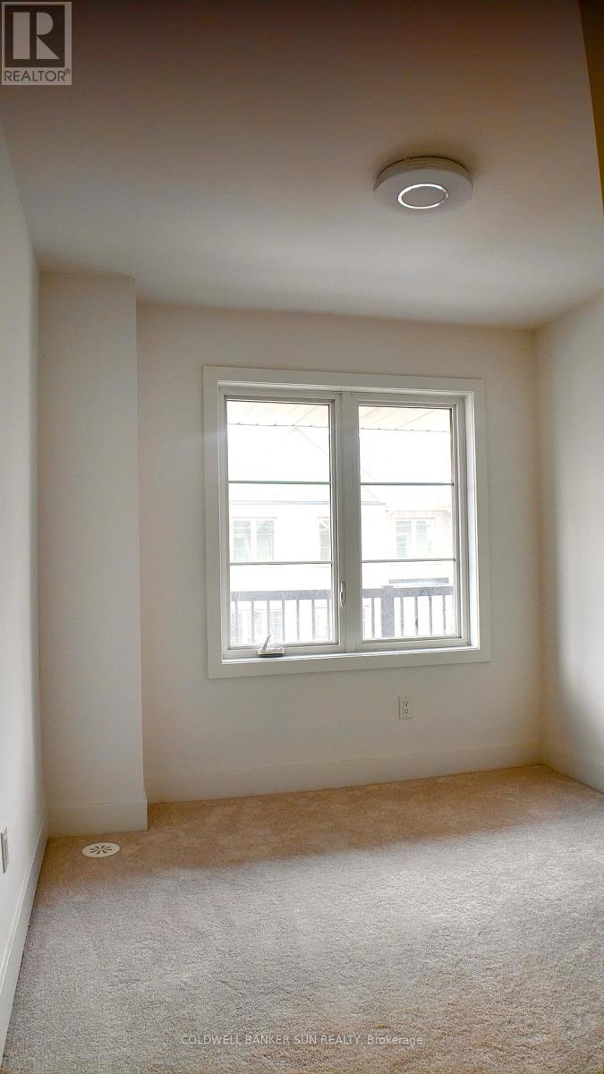 Photo 18 of 25 Waterside Way, Whitby ON