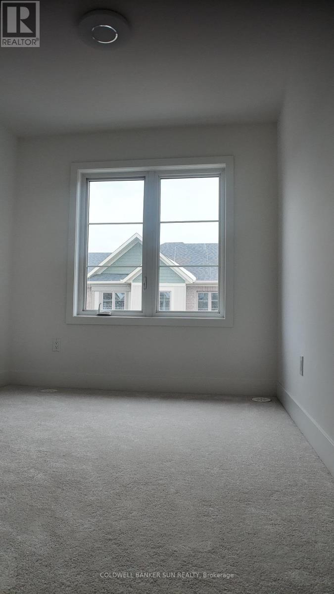 Photo 19 of 25 Waterside Way, Whitby ON