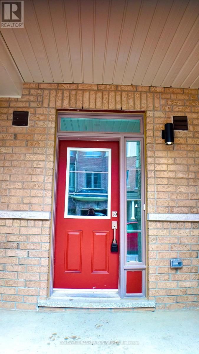 Photo 3 of 25 Waterside Way, Whitby ON