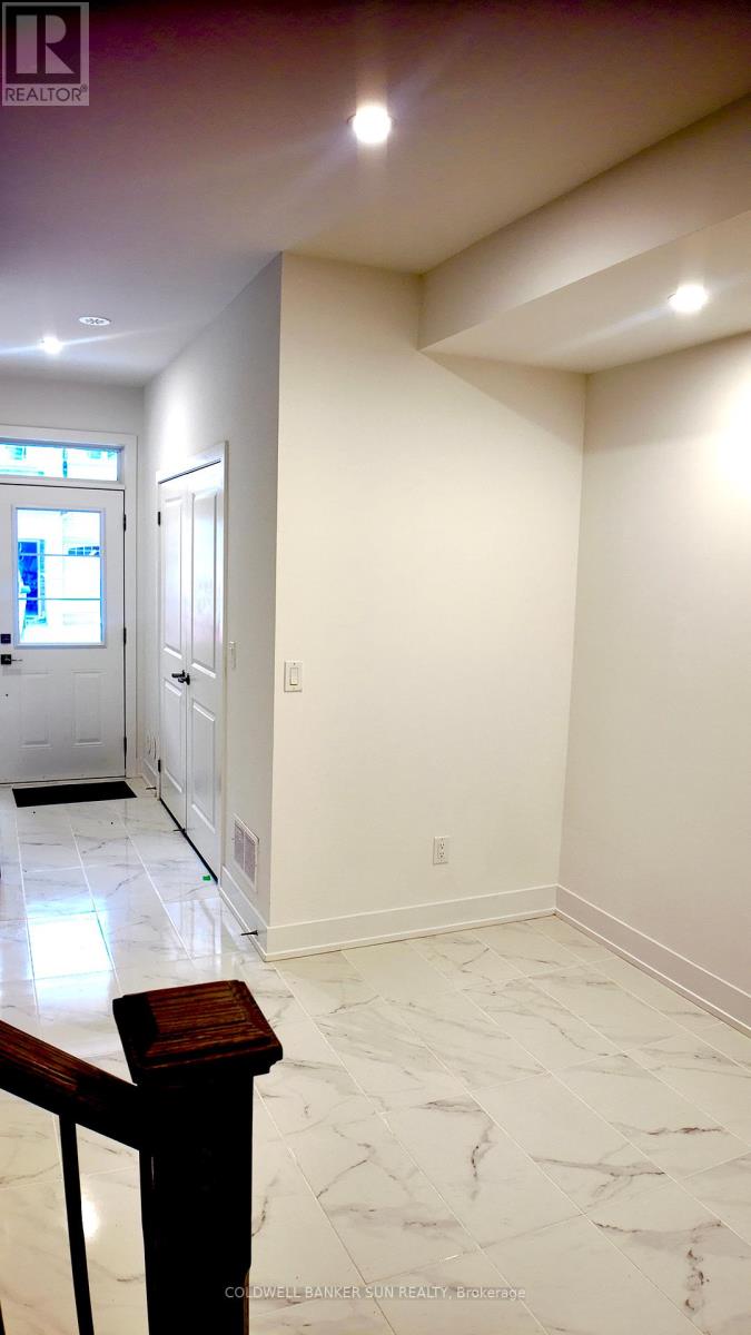Photo 5 of 25 Waterside Way, Whitby ON