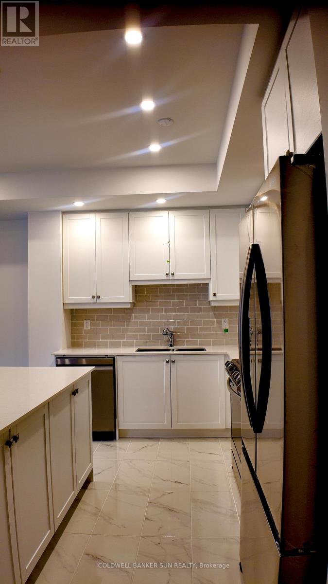 Photo 7 of 25 Waterside Way, Whitby ON