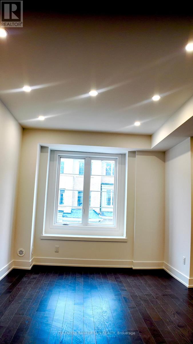 Photo 8 of 25 Waterside Way, Whitby ON