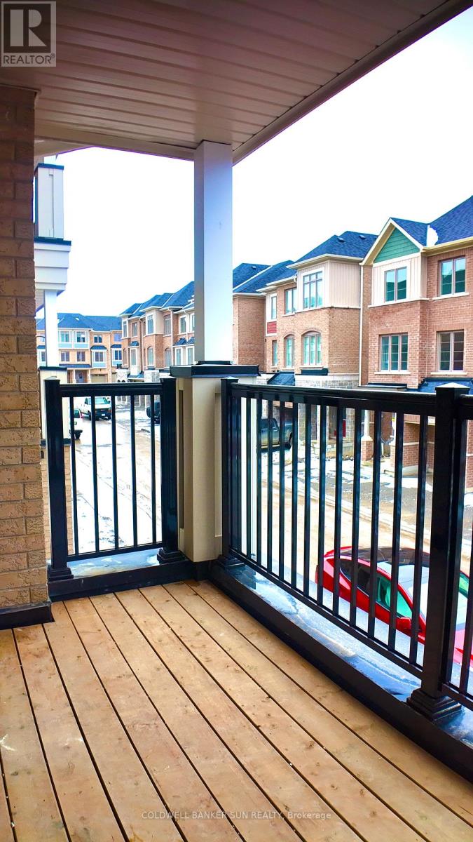 Photo 9 of 25 Waterside Way, Whitby ON