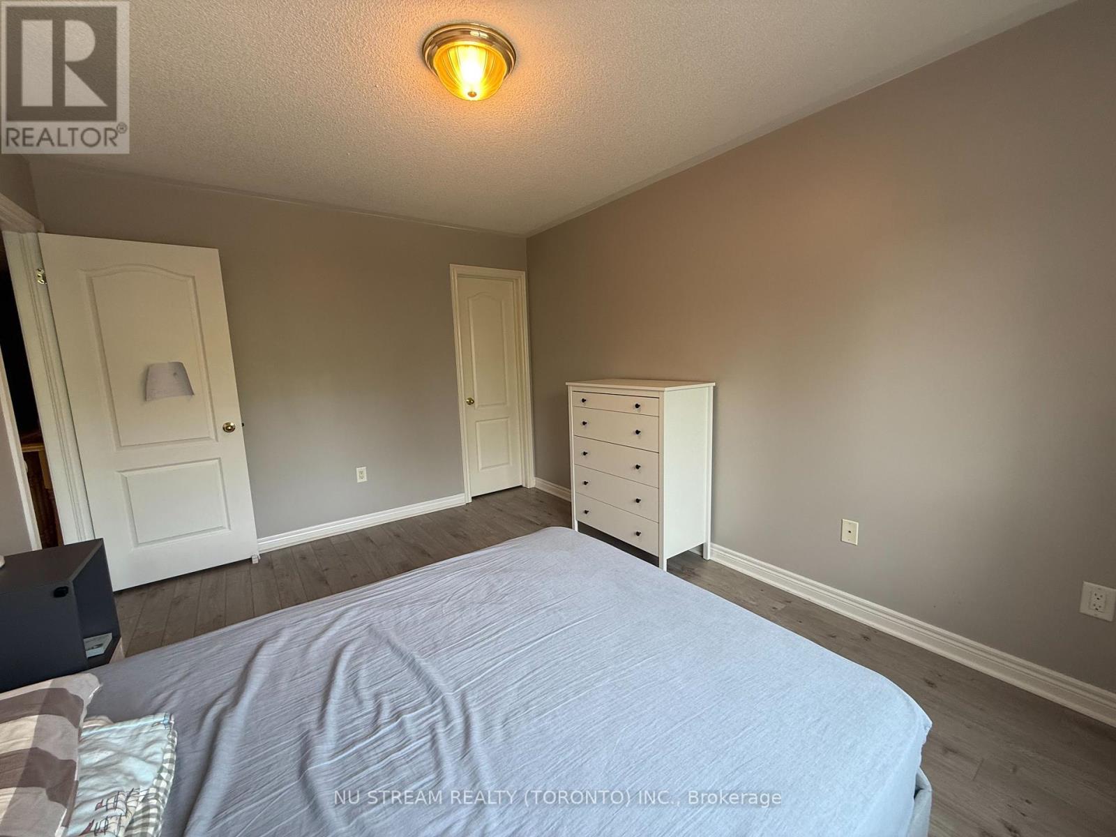 Photo 17 of 42 8 Townwood Drive, Richmond Hill ON