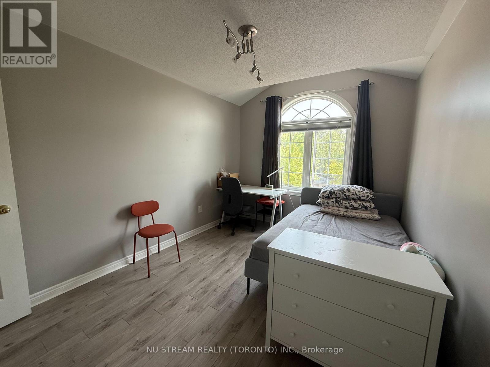 Photo 19 of 42 8 Townwood Drive, Richmond Hill ON
