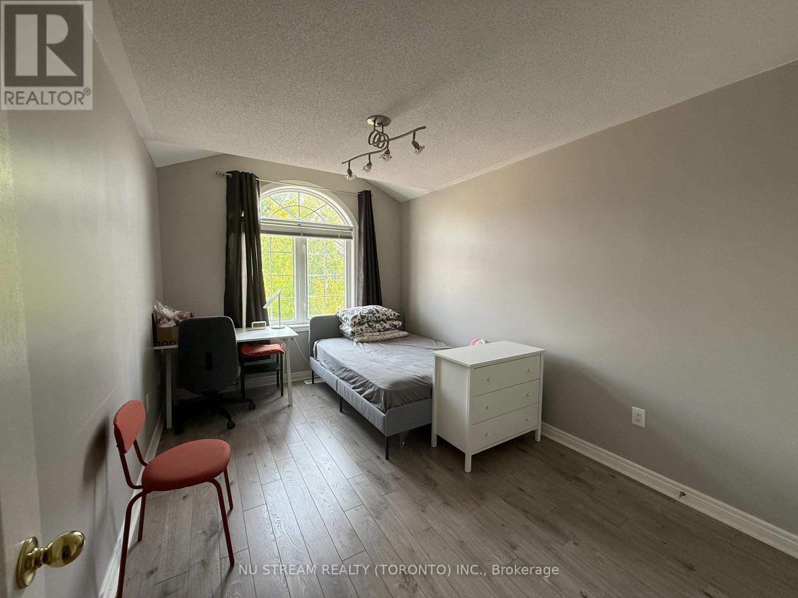 Photo 20 of 42 8 Townwood Drive, Richmond Hill ON