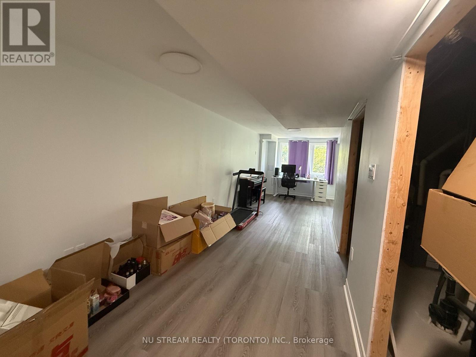 Photo 4 of 42 8 Townwood Drive, Richmond Hill ON
