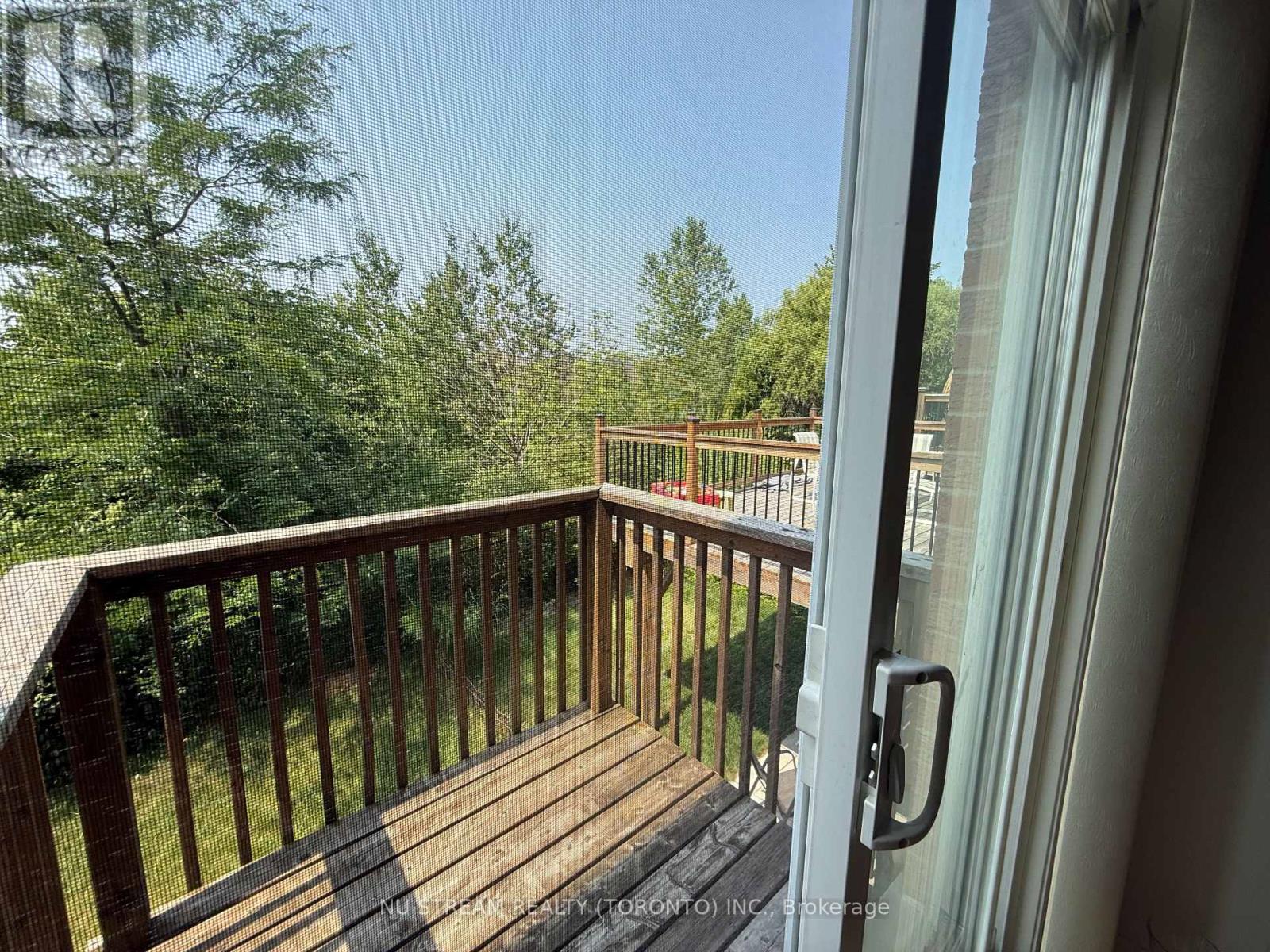 Photo 6 of 42 8 Townwood Drive, Richmond Hill ON