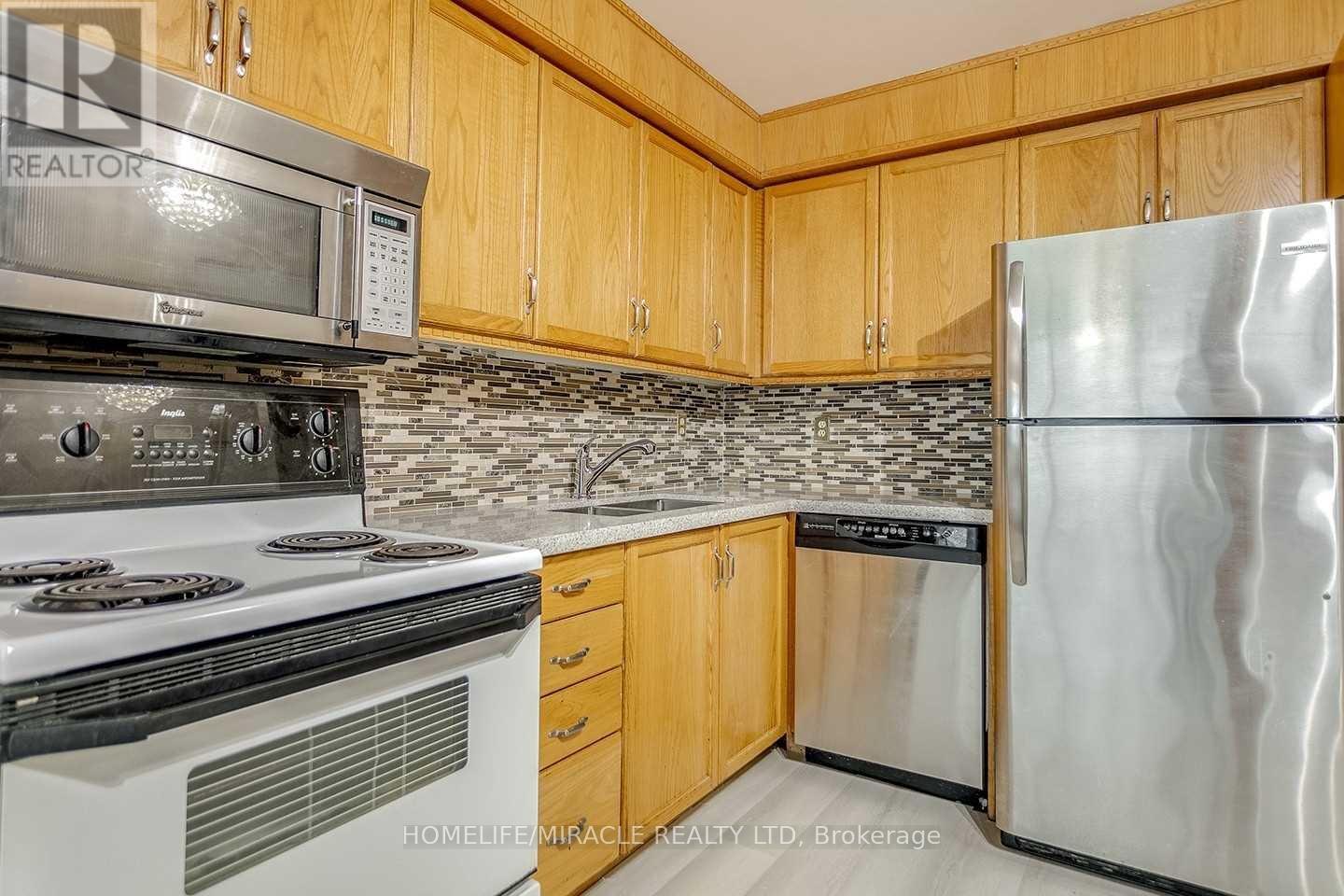 Photo 12 of 304 1270 Maple Crossing Boulevard, Burlington ON