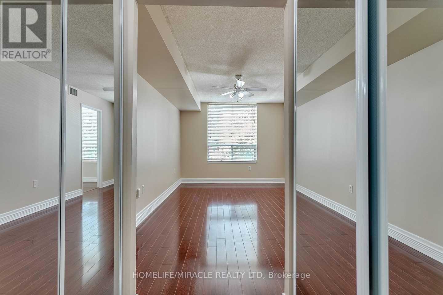 Photo 19 of 304 1270 Maple Crossing Boulevard, Burlington ON