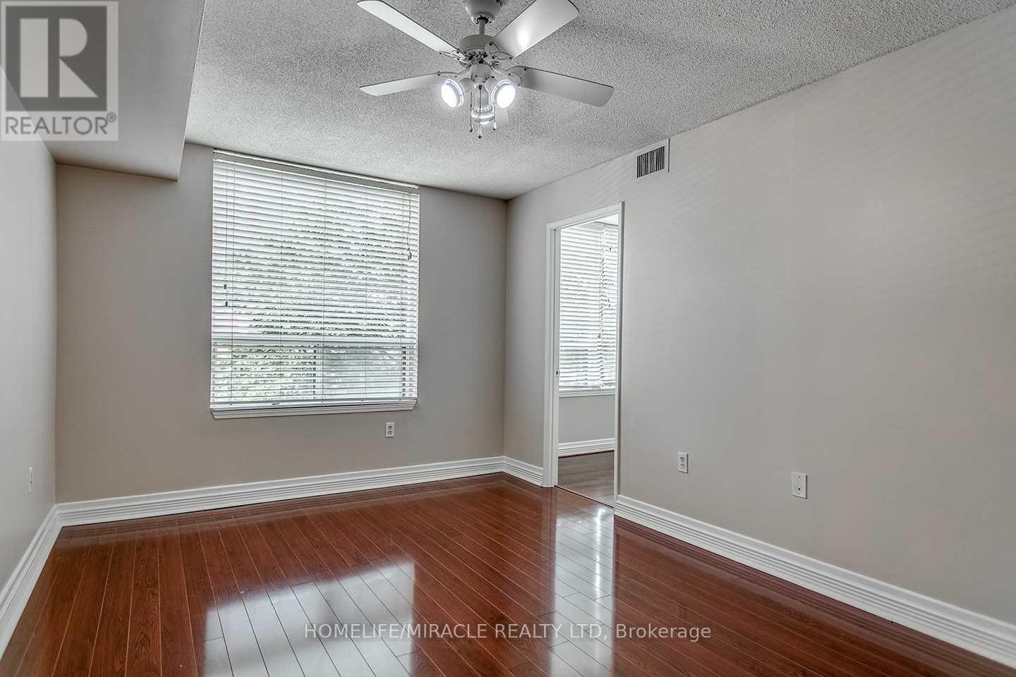 Photo 20 of 304 1270 Maple Crossing Boulevard, Burlington ON