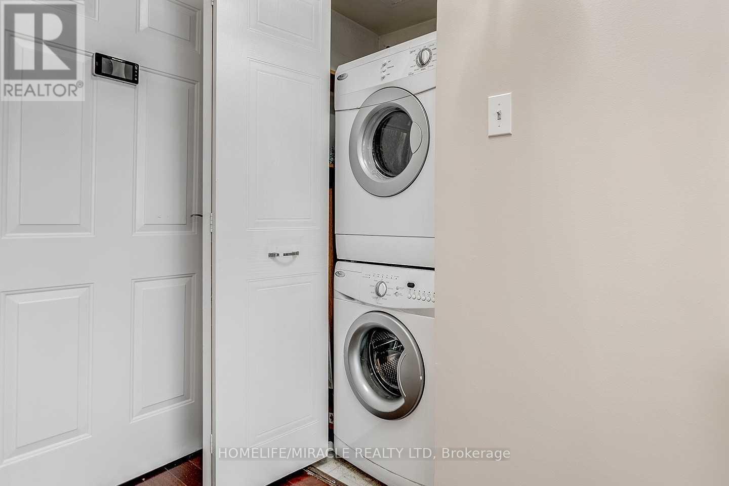Photo 24 of 304 1270 Maple Crossing Boulevard, Burlington ON