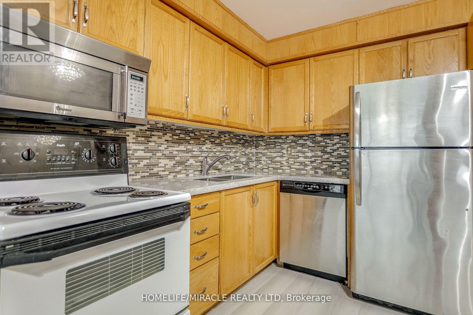 Photo 9 of 304 1270 Maple Crossing Boulevard, Burlington ON