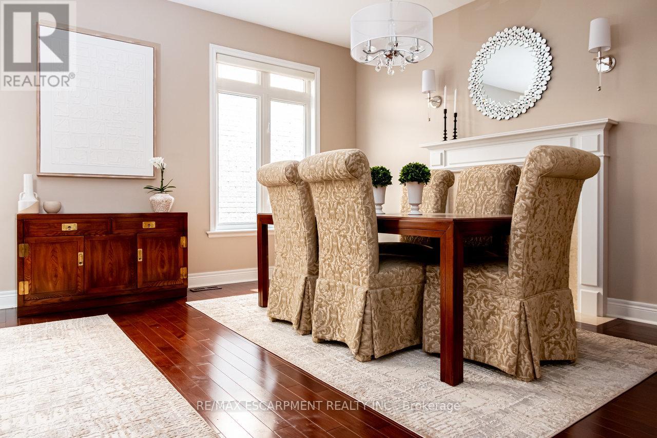 Photo 10 of 104 Miller Drive, Halton Hills ON