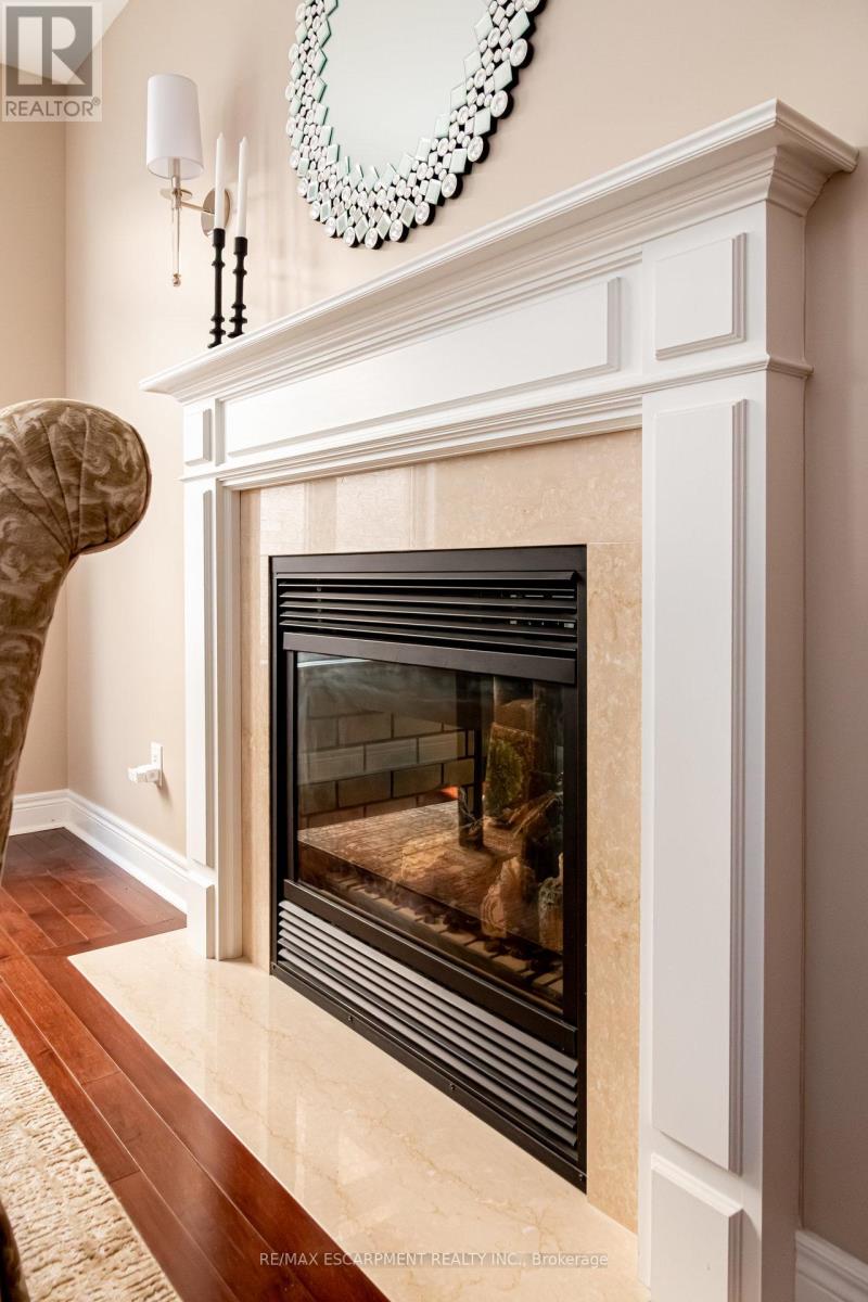 Photo 11 of 104 Miller Drive, Halton Hills ON