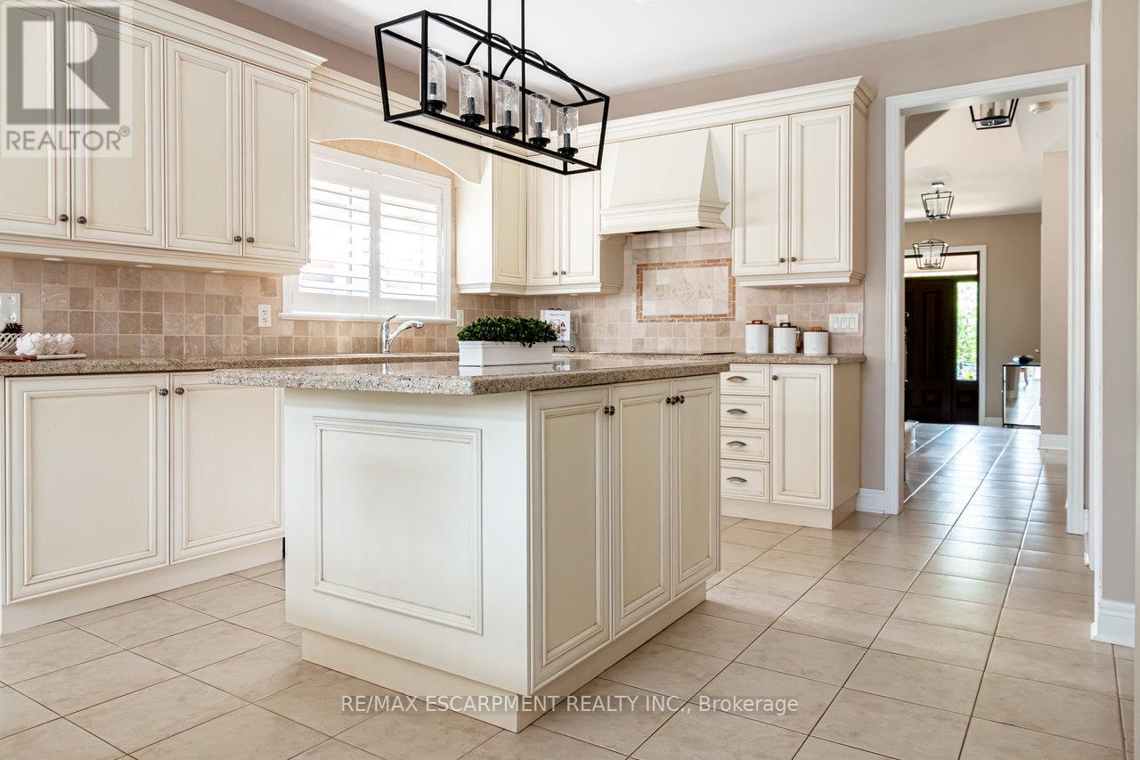 Photo 12 of 104 Miller Drive, Halton Hills ON