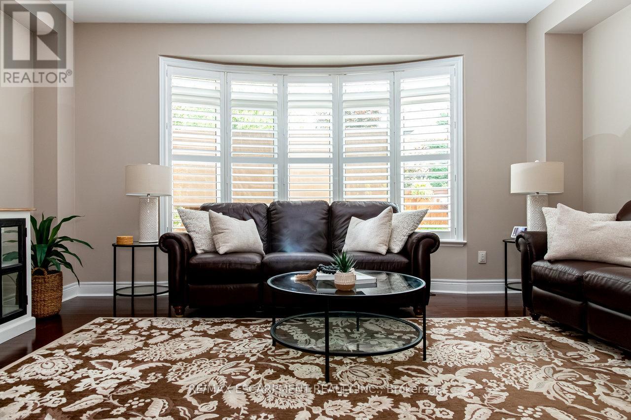 Photo 19 of 104 Miller Drive, Halton Hills ON