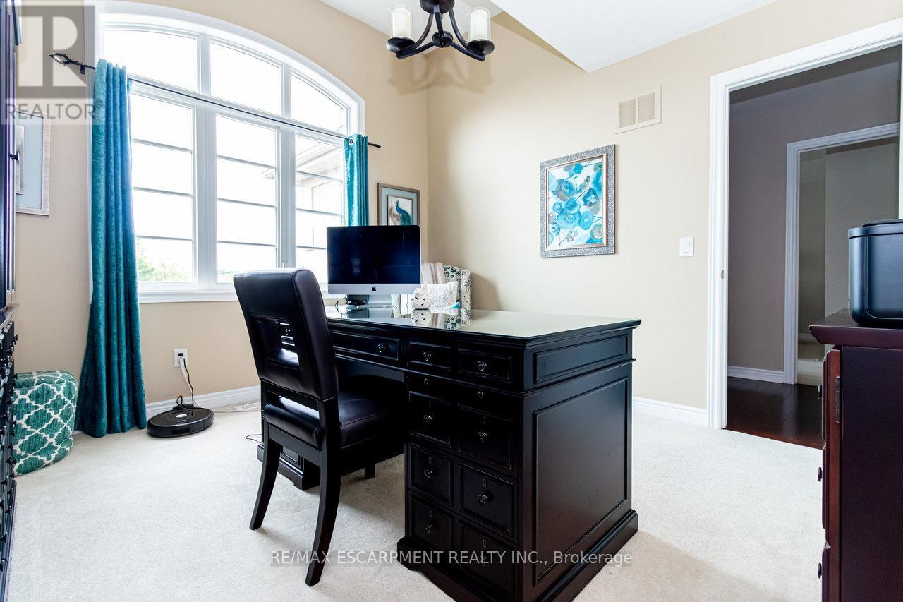 Photo 23 of 104 Miller Drive, Halton Hills ON