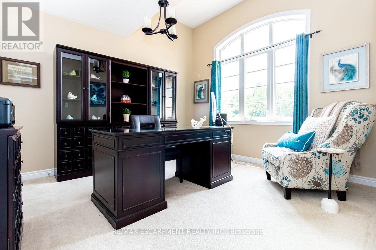 Photo 24 of 104 Miller Drive, Halton Hills ON