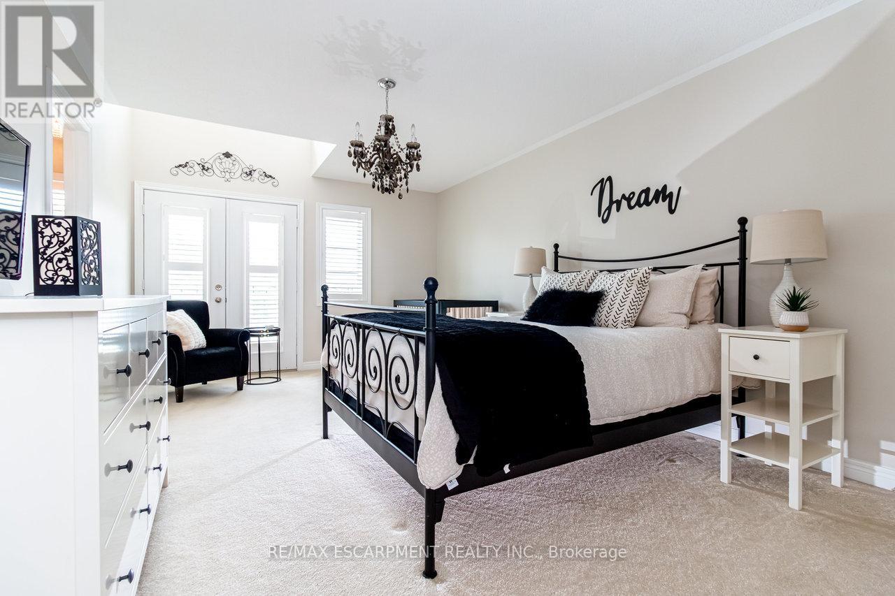 Photo 25 of 104 Miller Drive, Halton Hills ON