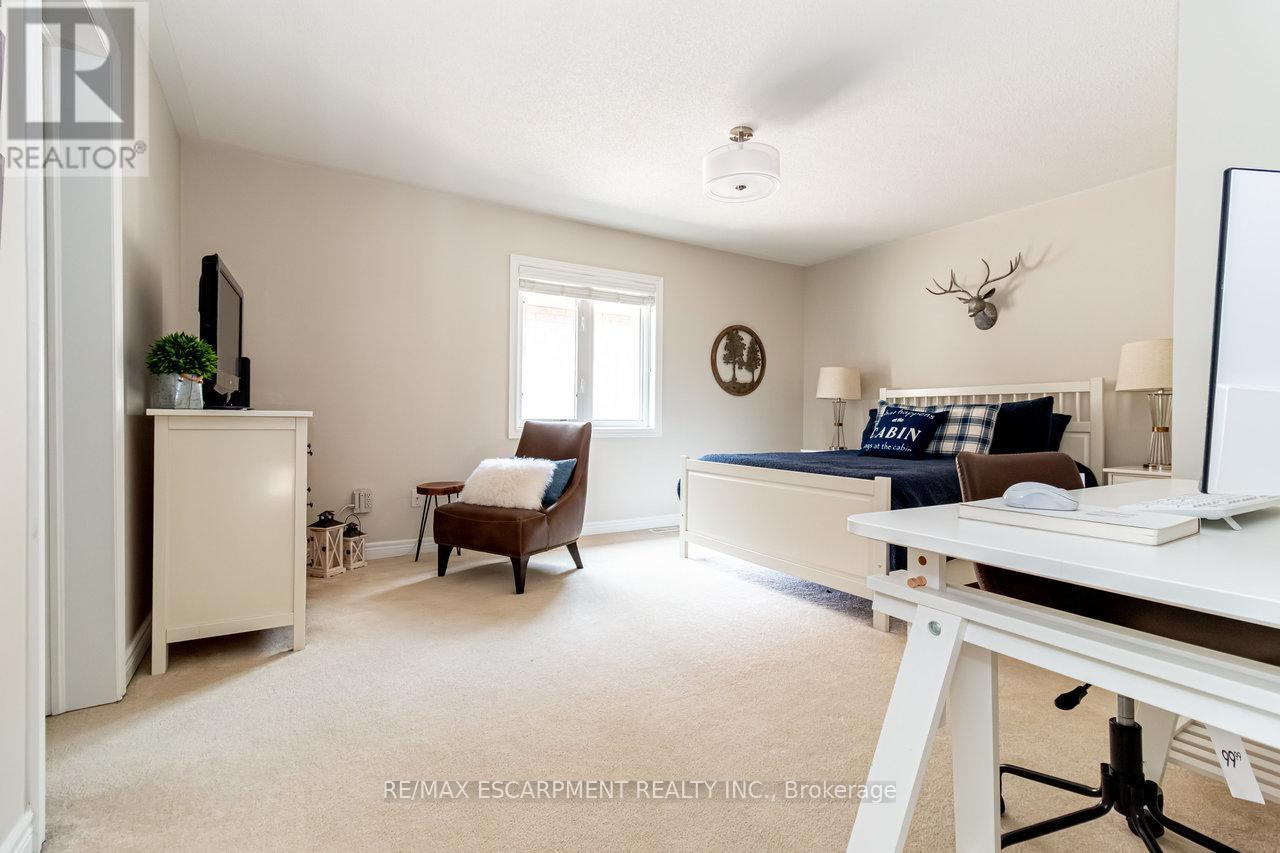 Photo 28 of 104 Miller Drive, Halton Hills ON