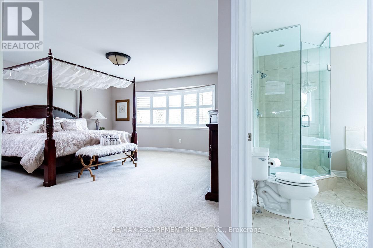 Photo 32 of 104 Miller Drive, Halton Hills ON