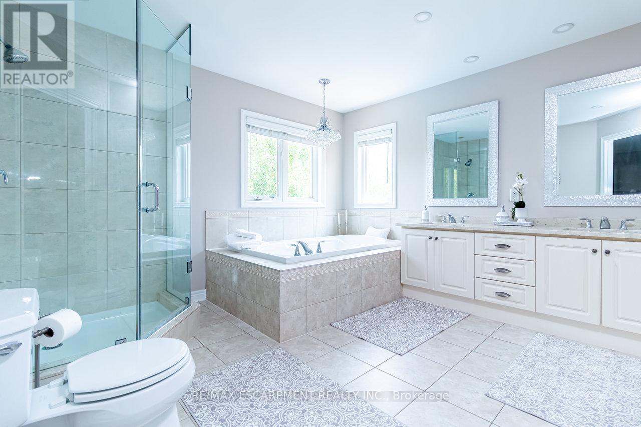 Photo 35 of 104 Miller Drive, Halton Hills ON
