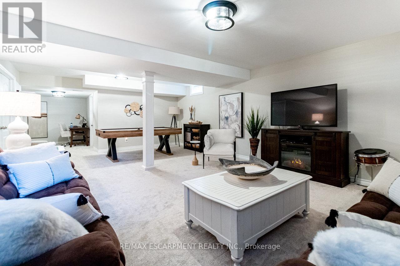 Photo 40 of 104 Miller Drive, Halton Hills ON
