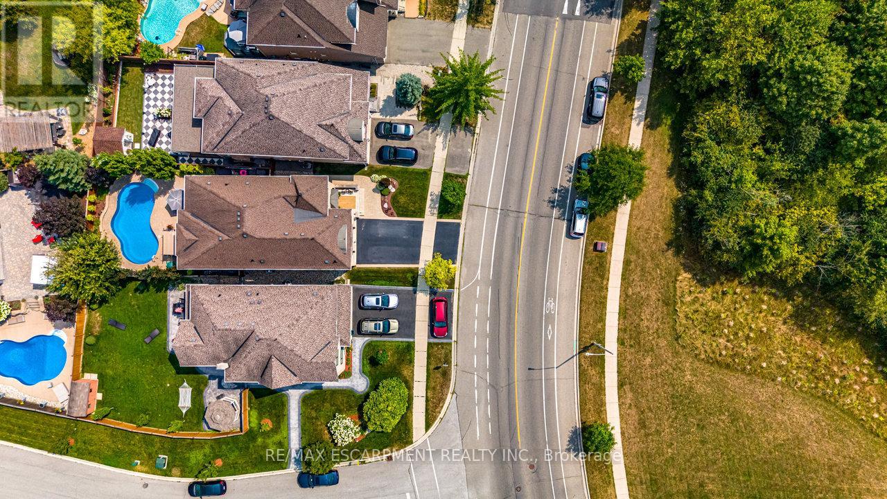 Photo 49 of 104 Miller Drive, Halton Hills ON