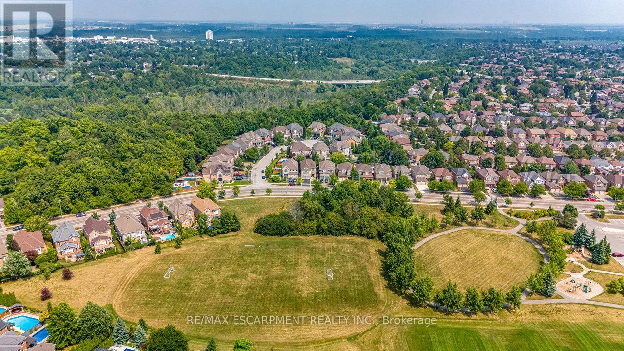 Photo 50 of 104 Miller Drive, Halton Hills ON