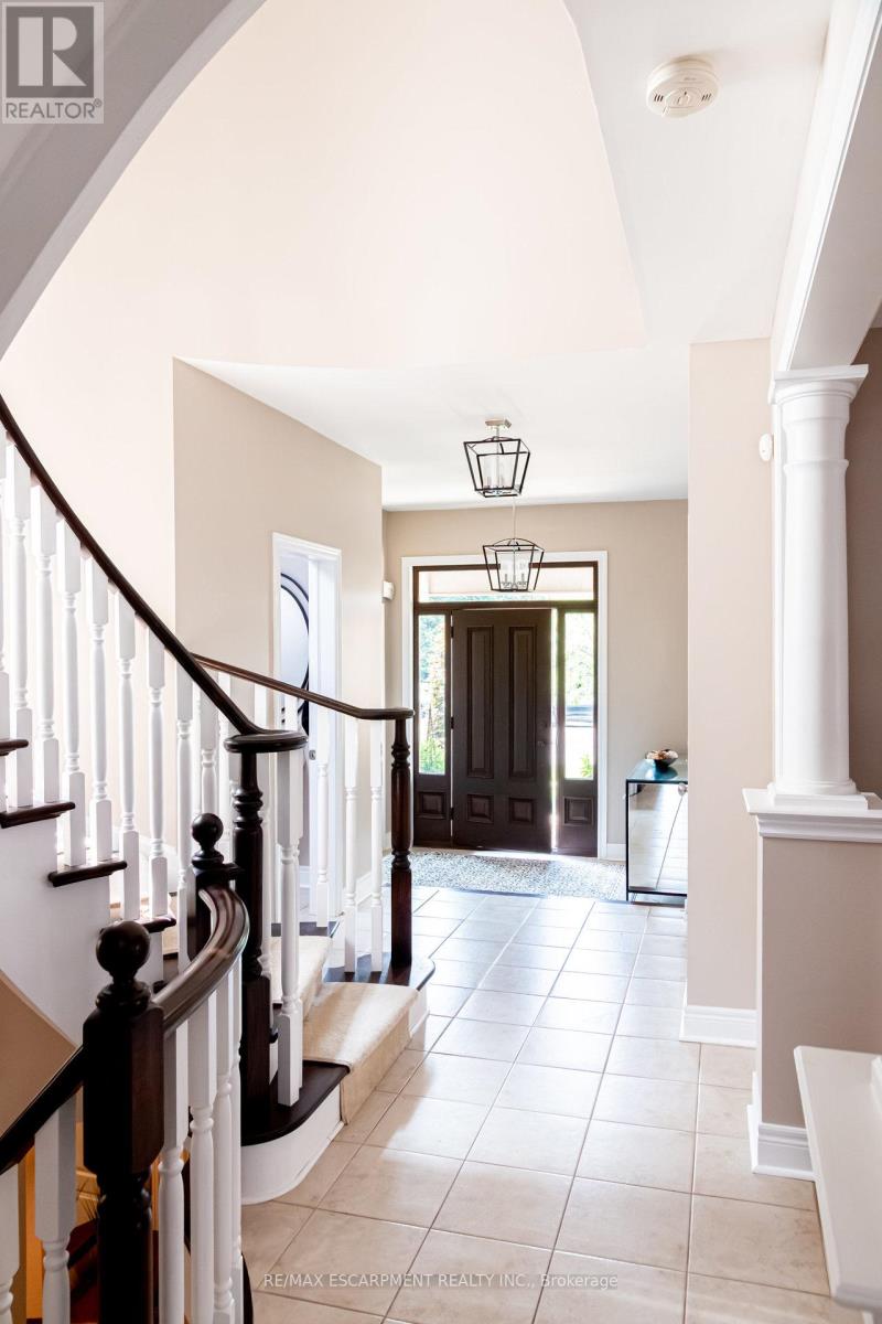 Photo 6 of 104 Miller Drive, Halton Hills ON