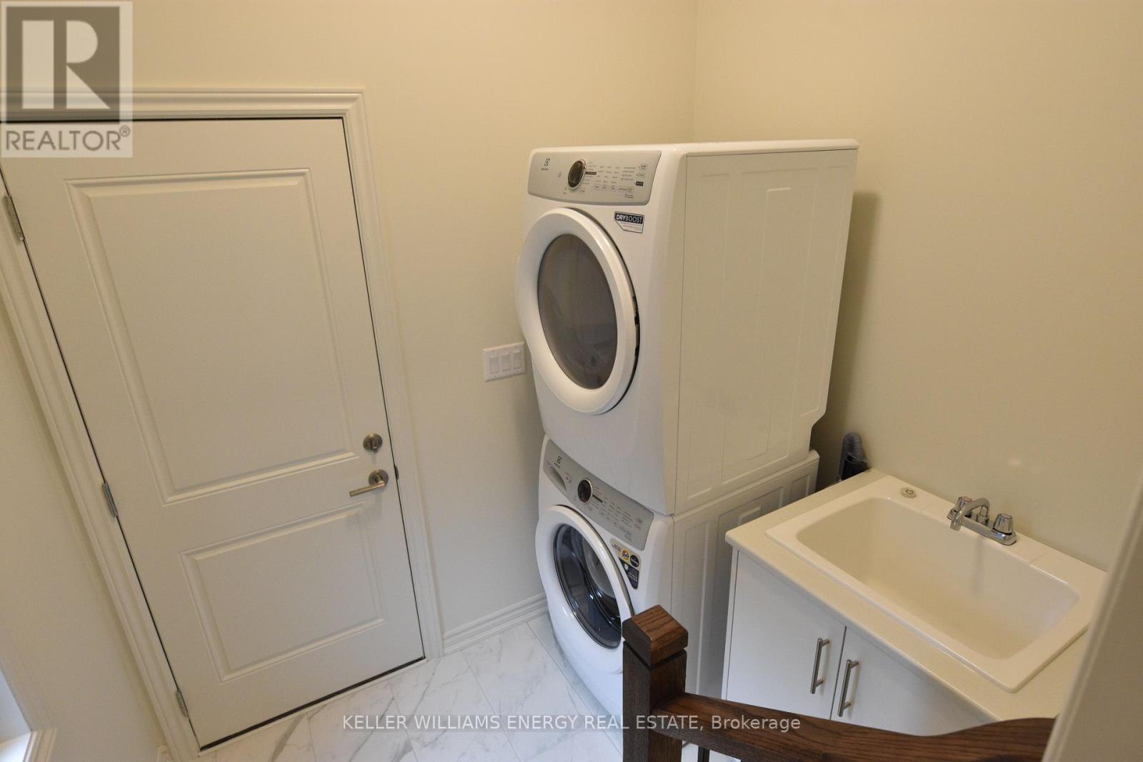 Photo 10 of 481 Twin Streams Road, Whitby ON