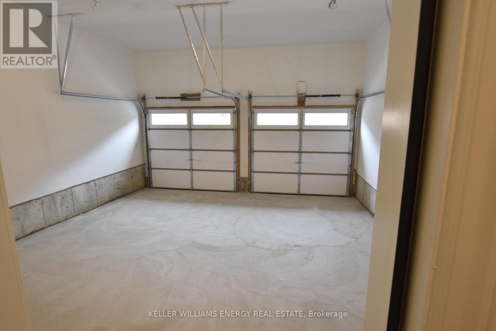 Photo 11 of 481 Twin Streams Road, Whitby ON