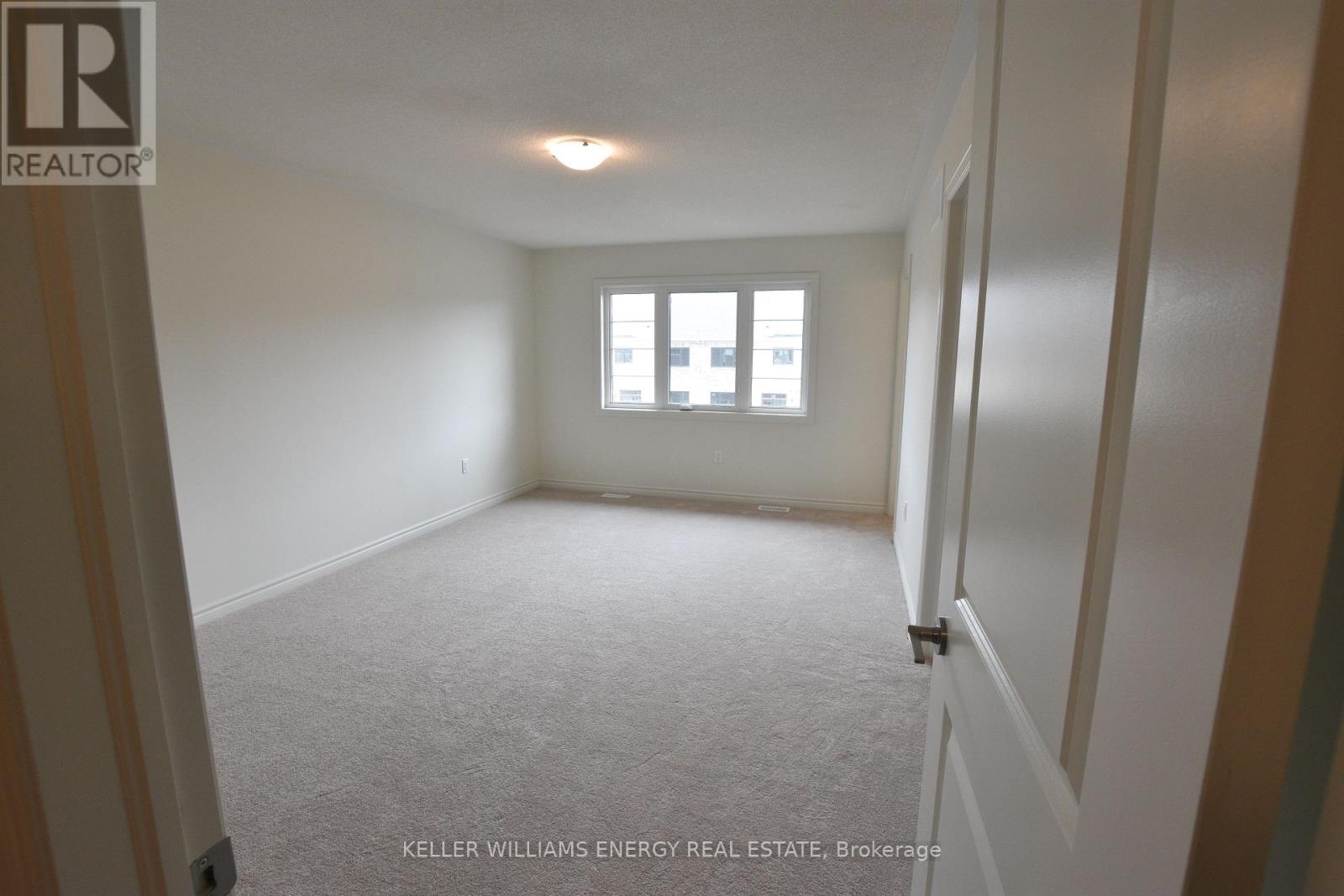 Photo 13 of 481 Twin Streams Road, Whitby ON