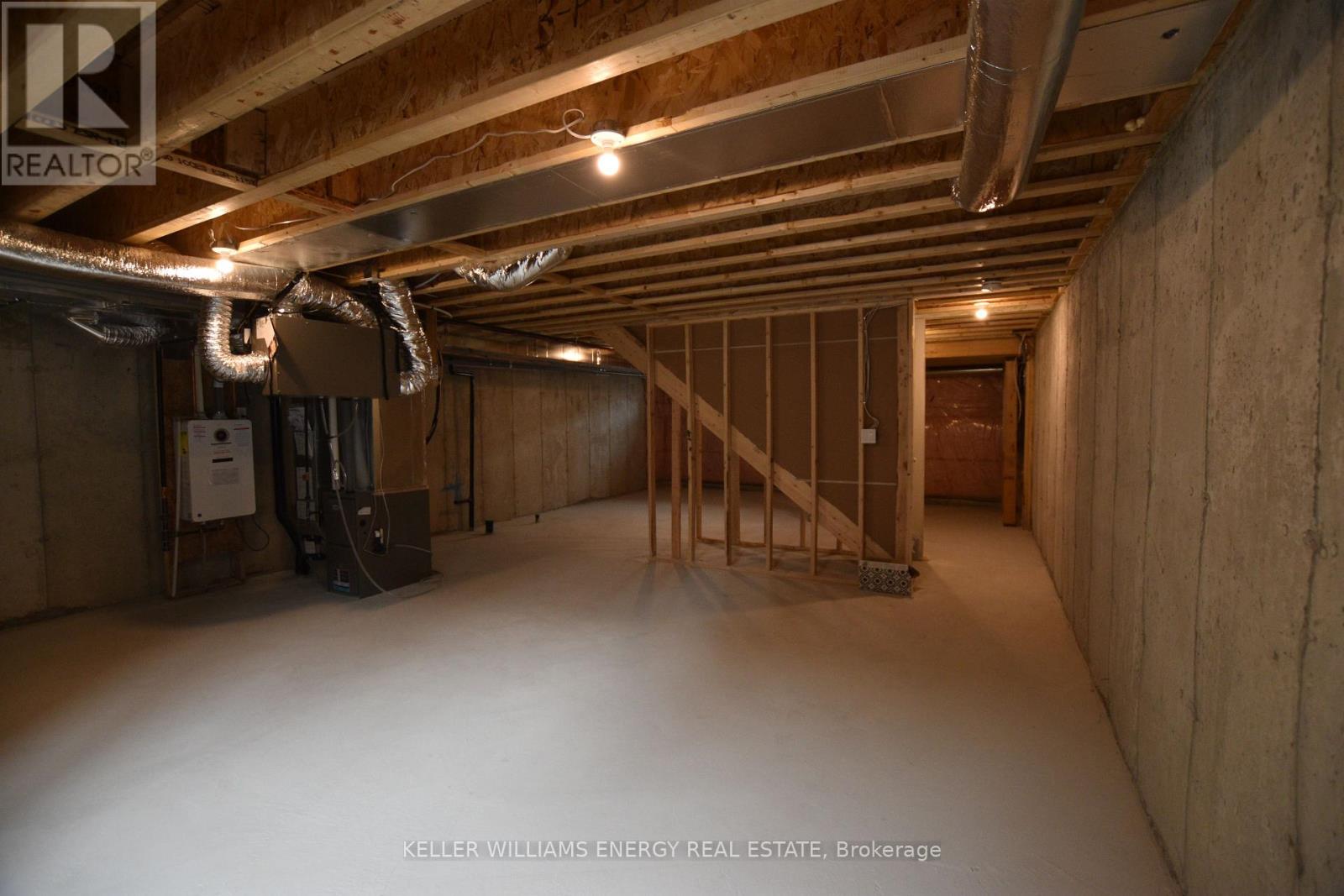 Photo 19 of 481 Twin Streams Road, Whitby ON