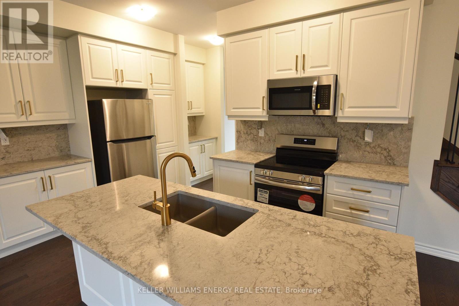 Photo 5 of 481 Twin Streams Road, Whitby ON