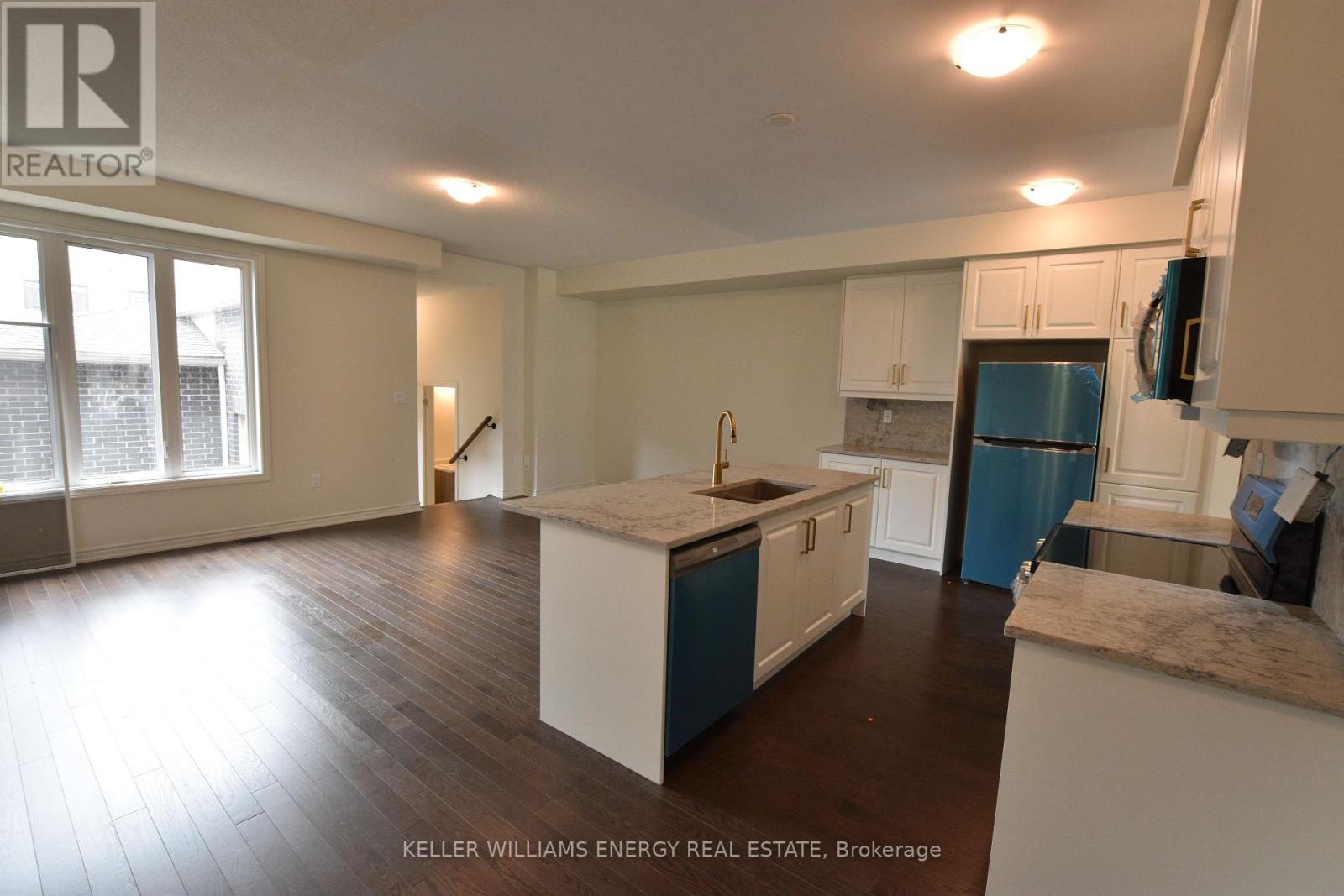 Photo 8 of 481 Twin Streams Road, Whitby ON