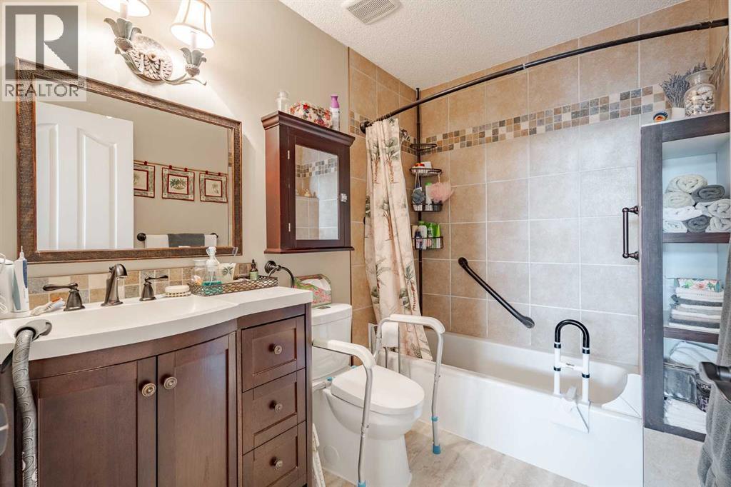 Photo 17 of 41 Everridge Court Sw, Calgary AB