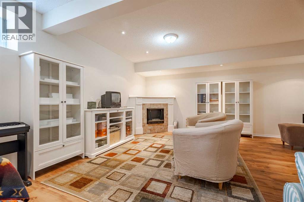 Photo 23 of 41 Everridge Court Sw, Calgary AB